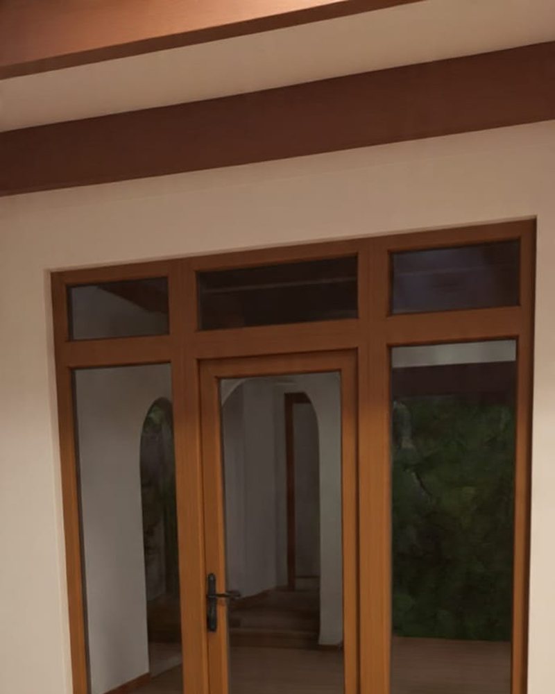 Puerta de acceso de PVC color madera con paños laterales fijos